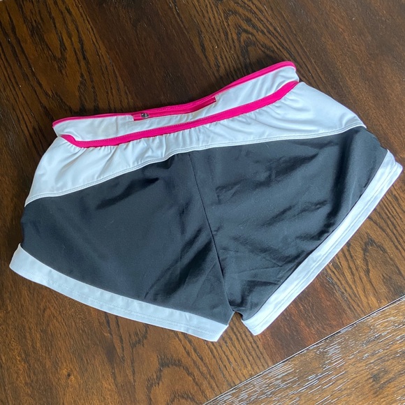 Fabletics Shorts - Picture 3 of 4